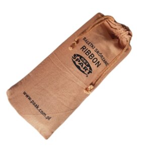 '- wykonane ze skóry naturalnej - wykończenie z materiałów tekstylnych - wiązanie wokół kostki oraz ściągacz - wysoka staranność wykonania - pokrowiec w komplecie Baletki baleriny skórzane wiązane Ribbon Get Spart - Get Spart