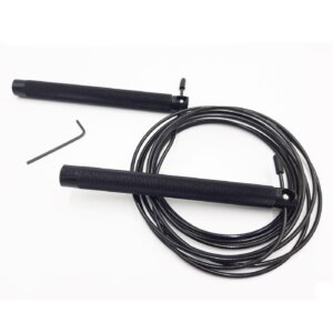 <p>- łożyska<br />- możliwość regulacji<br />- antypoślizgowe uchwyty<br />- linka ze stali<br />- materiał: aluminium, stal, PU.<br />- długość linki: 295 cm<br />- długość z uchwytami: ok. 325 cm<br />- kolor: czarna<br />- zapakowana w woreczek foliowy</p> Skakanka aluminiowa Crossfit Get Spart - Get Spart